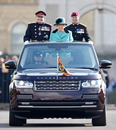 Queen Elizabeth II: Range Rover Hybrid LWB