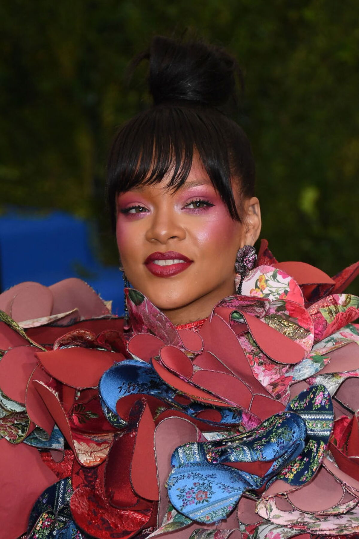 The Most Awkward Celebrity Outfits Ever Seen On Camera - w58tj85