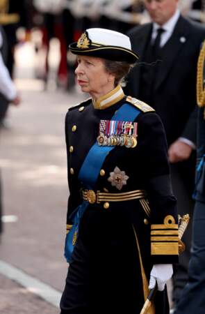 Princess Anne's farewell to the queen was an emotional moment