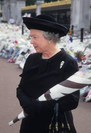 Queen Elizabeth II wept in public during 1997