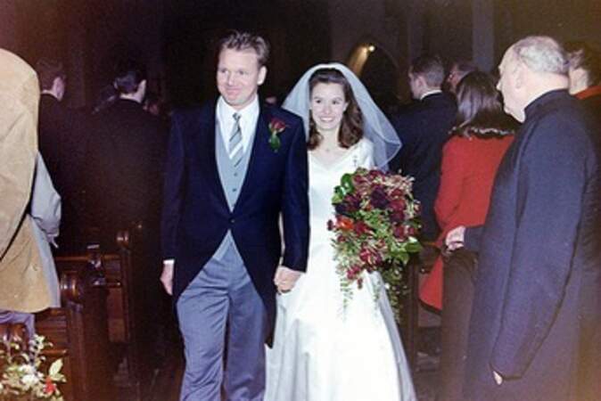 She married Gordon in 1996